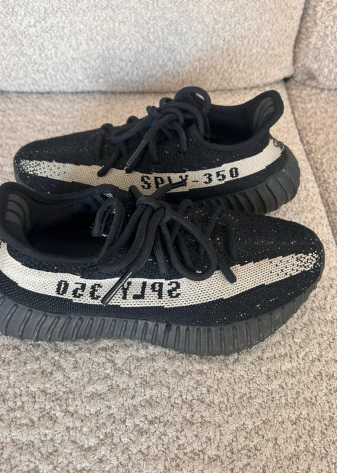 Adidas Yeezy Boost 350 V2 Core Black - Maat 36 2/3 Origineel, Ophalen of Verzenden, Zo goed als nieuw, Zwart, Sneakers of Gympen