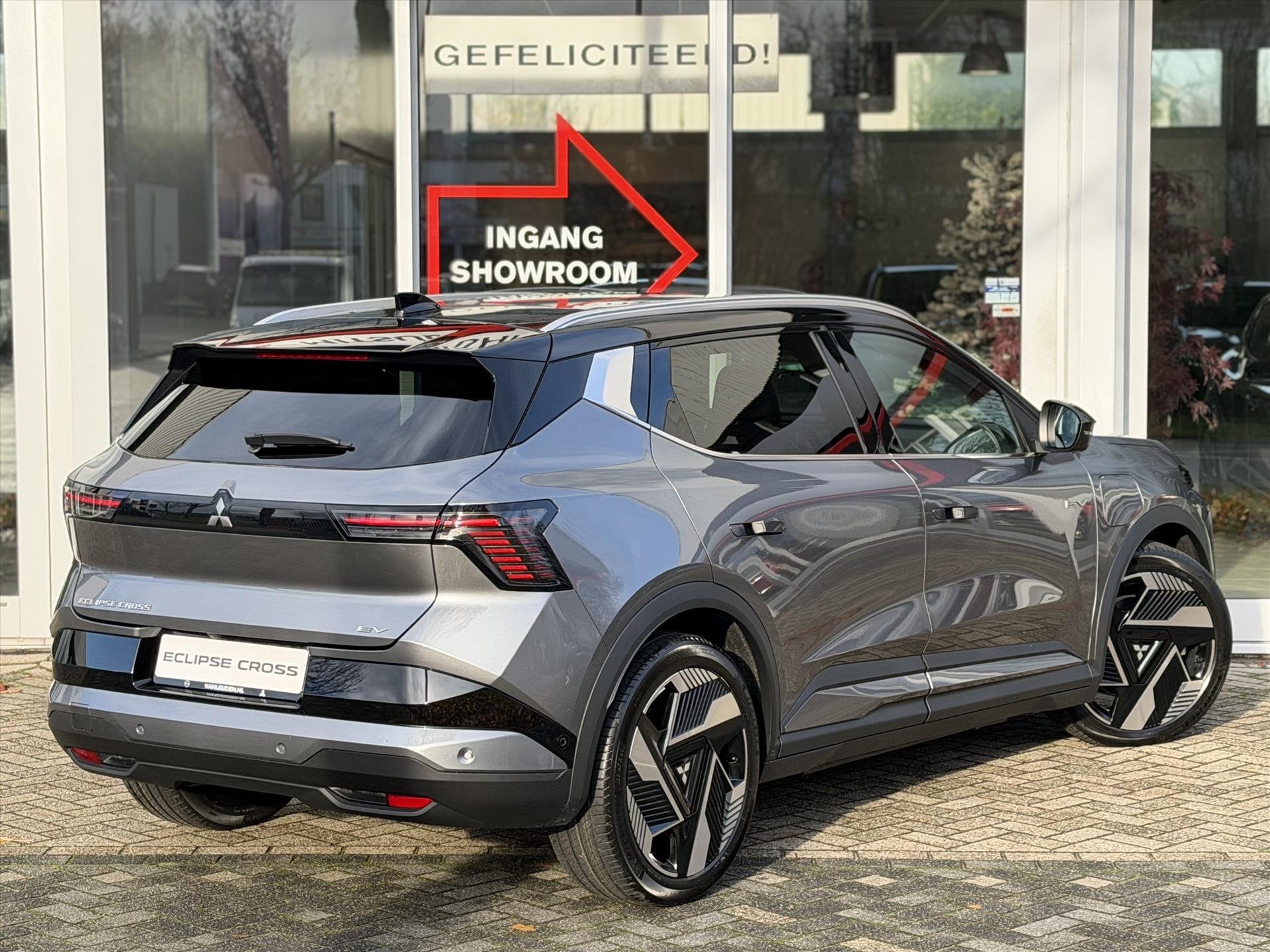 Mitsubishi Eclipse Cross 87kWh 220pk Instyle | Panoramadak |, Auto's, Zwart, Automatische klimaatregeling, 1801 kg, 1100 kg