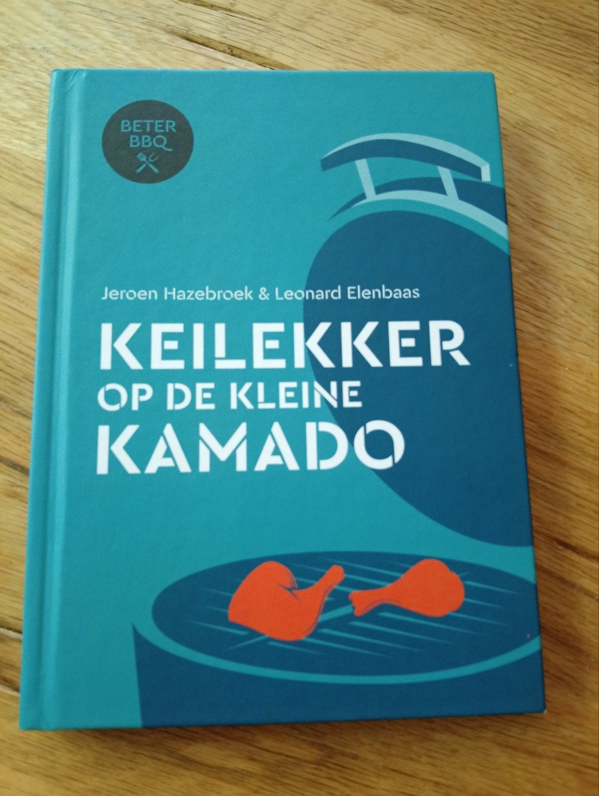 Keilekker op de kleine Kamado - BBQ kookboek, Boeken, Kookboeken, Hoofdgerechten, Ophalen of Verzenden, Zo goed als nieuw, Jeroen Hazebroek & Leonard Elenbaas