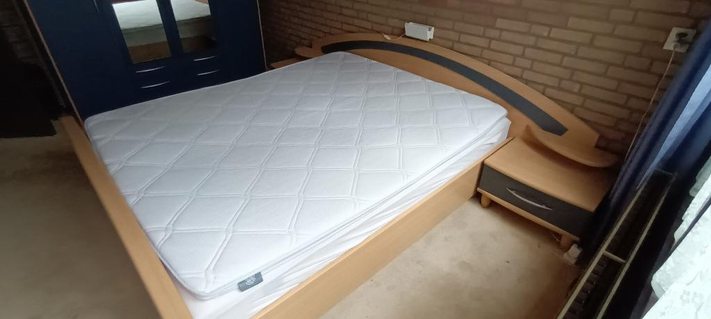 slaapkamer bed en kast gratis is nog beschikbaar., Gebruikt, Overige kleuren, 210 cm, Tweepersoons