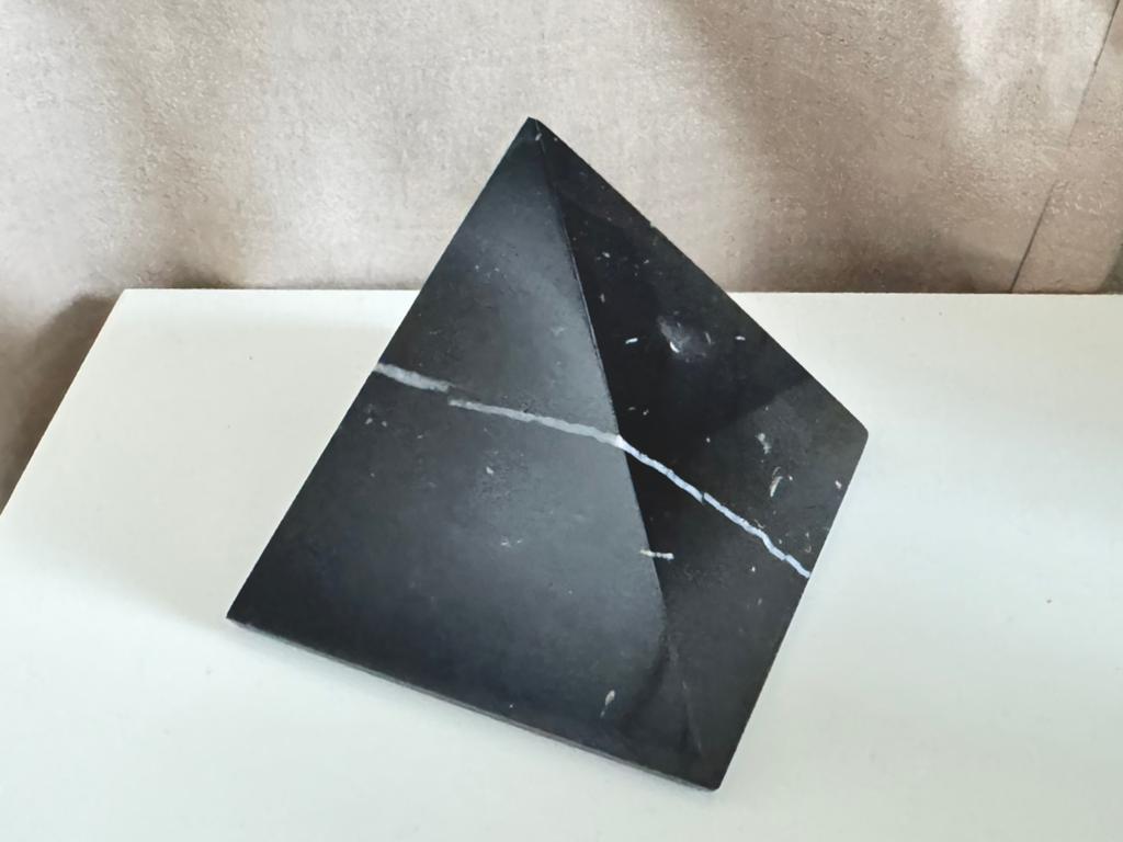 Shungiet piramide 7 cm, Ophalen of Verzenden, Overige typen