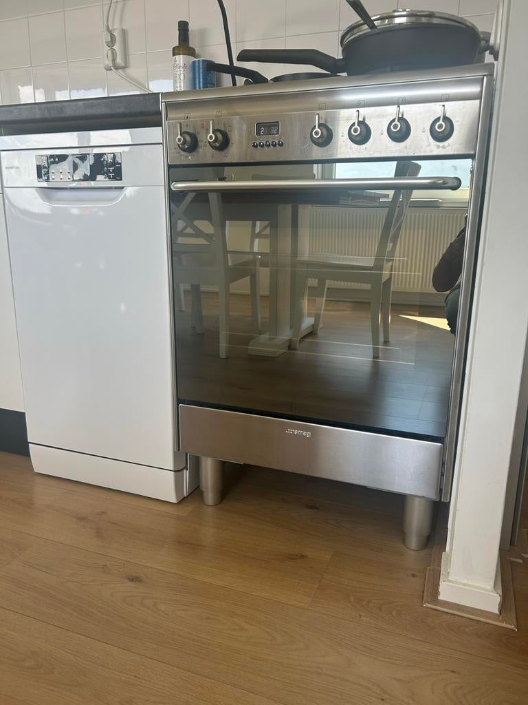 Smeg Fornuis met Oven - Vrijstaand, gasfornuis, Witgoed en Apparatuur, Fornuizen, 60 cm of meer, Zo goed als nieuw, Inductie, Vrijstaand