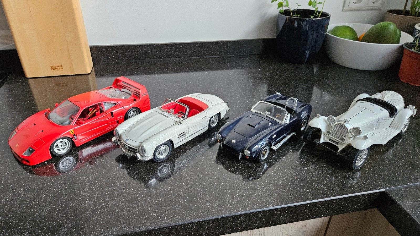 4x modelauto, bburago en road tough, Hobby en Vrije tijd, Modelauto's | 1:18, Ophalen, Bburago