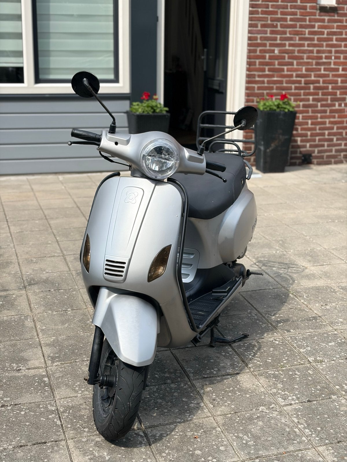 AGM VX50 | Blauw kenteken, Ophalen, Zo goed als nieuw, Benzine