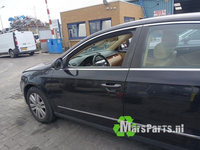 Portier 4Deurs links-voor van een Volkswagen Passat, Gebruikt, -, -, Ophalen of Verzenden