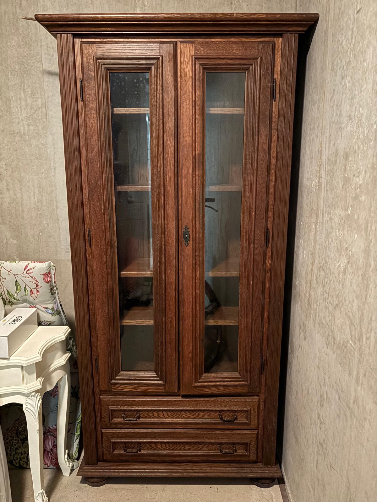 Massief houten vitrinekast, Huis en Inrichting, Kasten | Vitrinekasten, Ophalen, Gebruikt, 50 tot 100 cm, 150 tot 200 cm