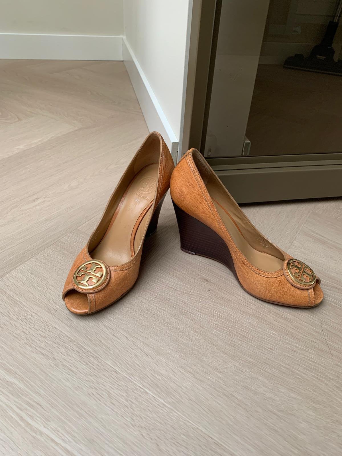 Tory Burch sleehak pumps maat 38,5, Kleding | Dames, Schoenen, Ophalen of Verzenden, Zo goed als nieuw