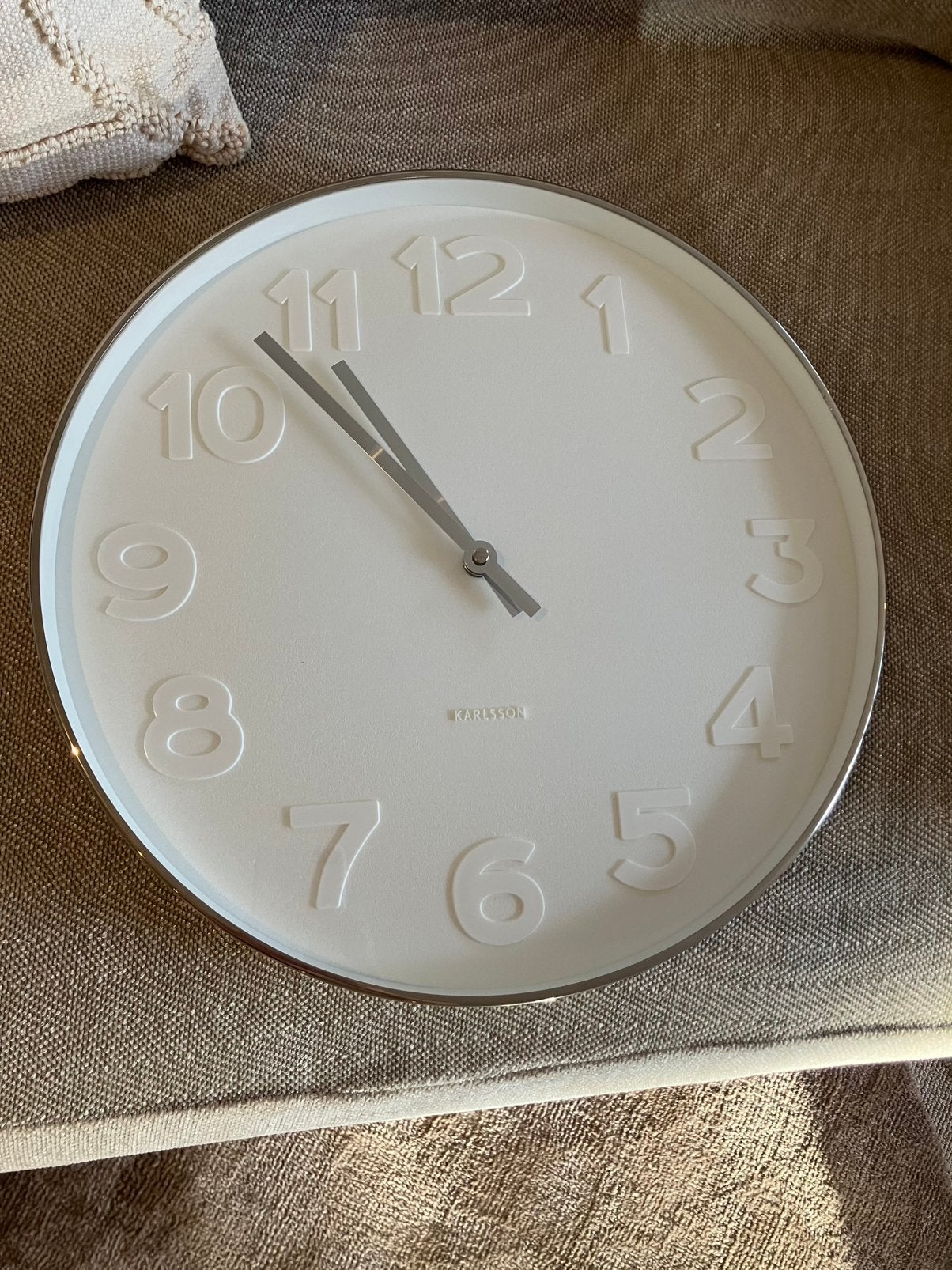 Karlsson klok wit/zilver ZGAN, Wandklok, Wit, Analoog, Ophalen of Verzenden