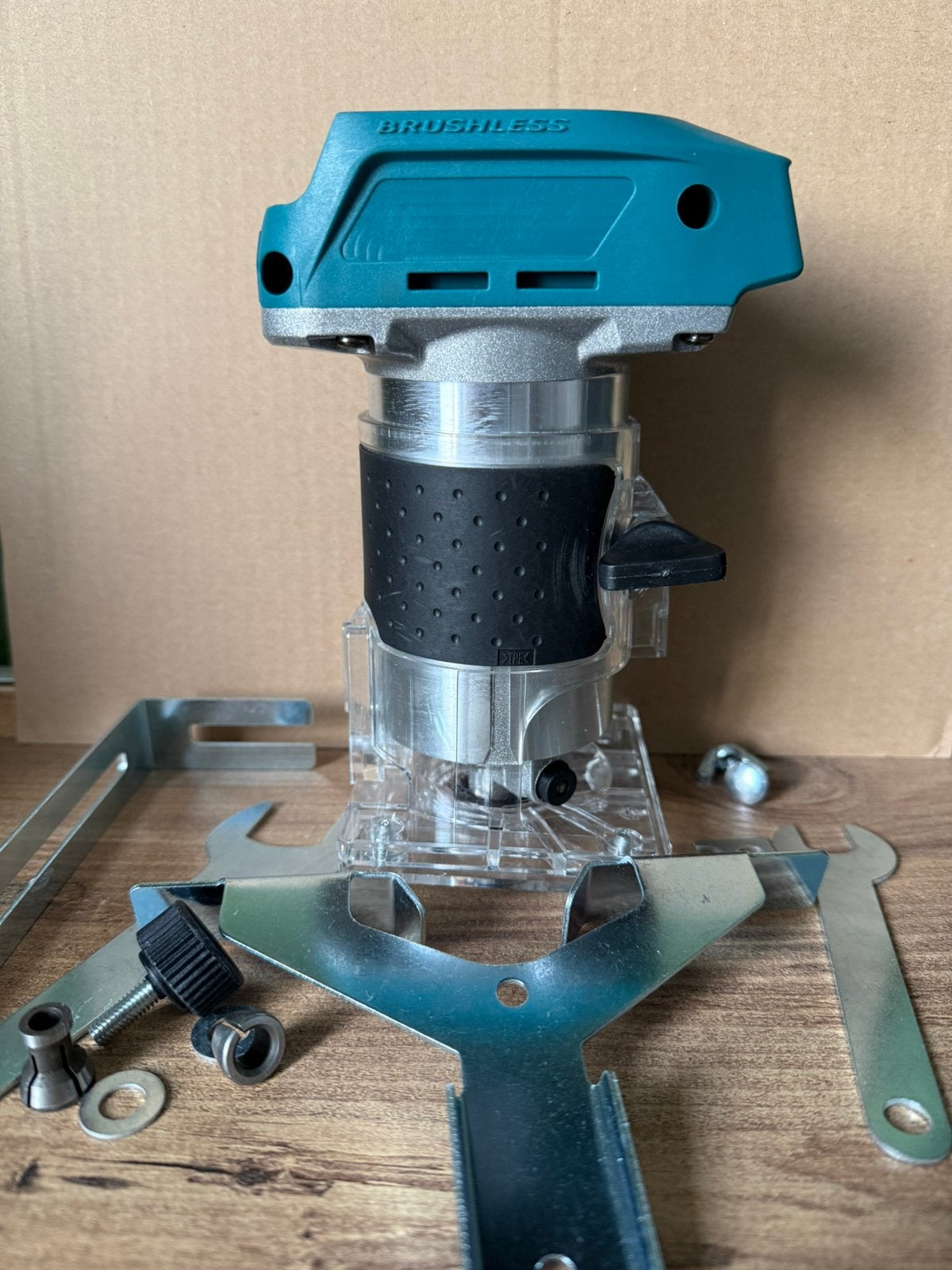 Freesmachine Kit 18v, Doe-het-zelf en Verbouw, Ophalen of Verzenden, Nieuw, Accu, Bovenfrees