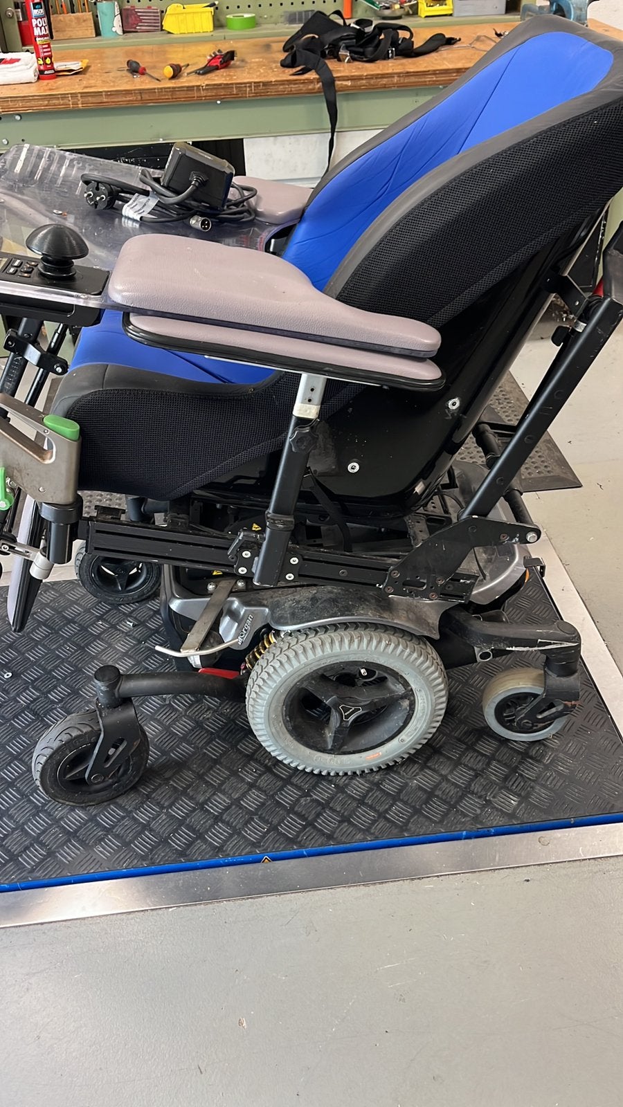 Elektrische rolstoel midwheeler karma, Ophalen, Gebruikt, Elektrische rolstoel