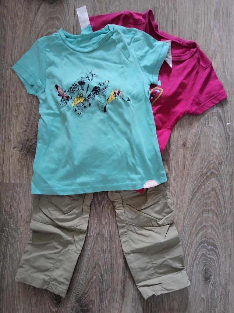 Afritsbroek met 2 T-shirts, maat 98-104, Kinderen en Baby's, Gebruikt, Meisje, Decathlon, Ophalen of Verzenden