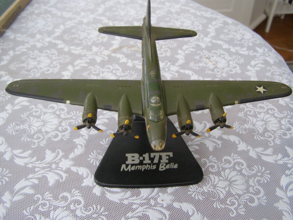 modelvliegtuig metaal B-17F Mephis Belle. Met standaard, Verzamelen, Ophalen of Verzenden, Zo goed als nieuw, Schaalmodel