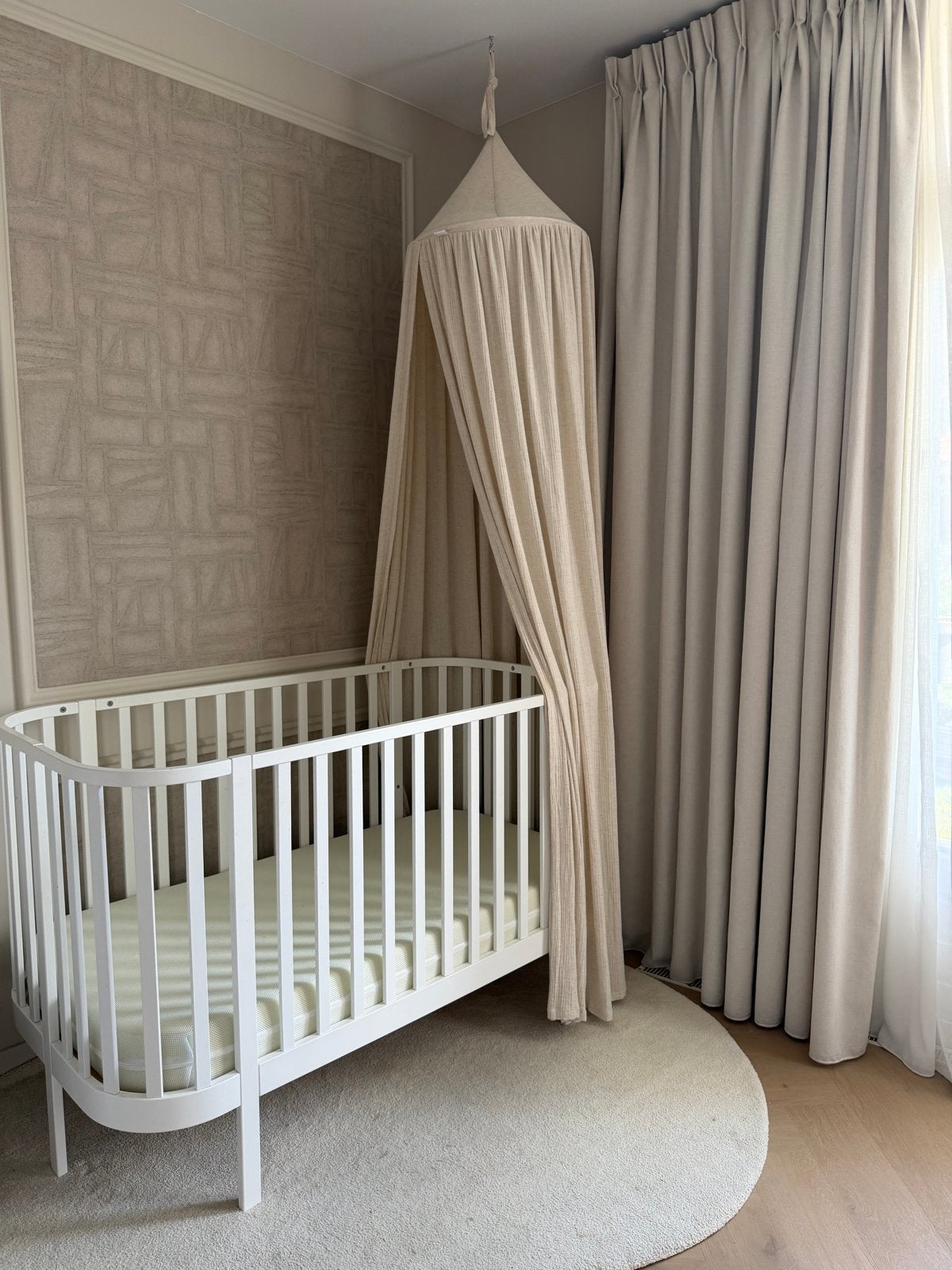 Wit ledikant met Aerosleep matras van Petit Puk, Kinderen en Baby's, Babywiegjes en Ledikanten, Ophalen, Zo goed als nieuw, Ledikant