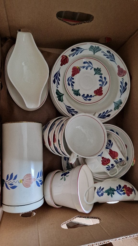 oud servies brabants bont, Huis en Inrichting, Keuken | Servies, Ophalen of Verzenden, Zo goed als nieuw, Overige stijlen, Aardewerk