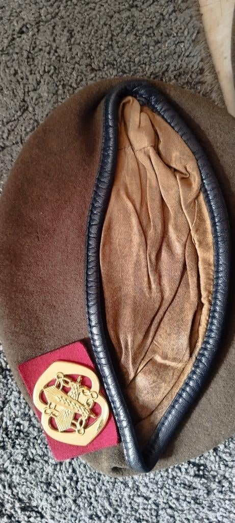 Baret Koninklijke Landmacht met embleem, Verzamelen, Militaria | Algemeen, Ophalen of Verzenden, Landmacht, Nederland, Helm of Baret