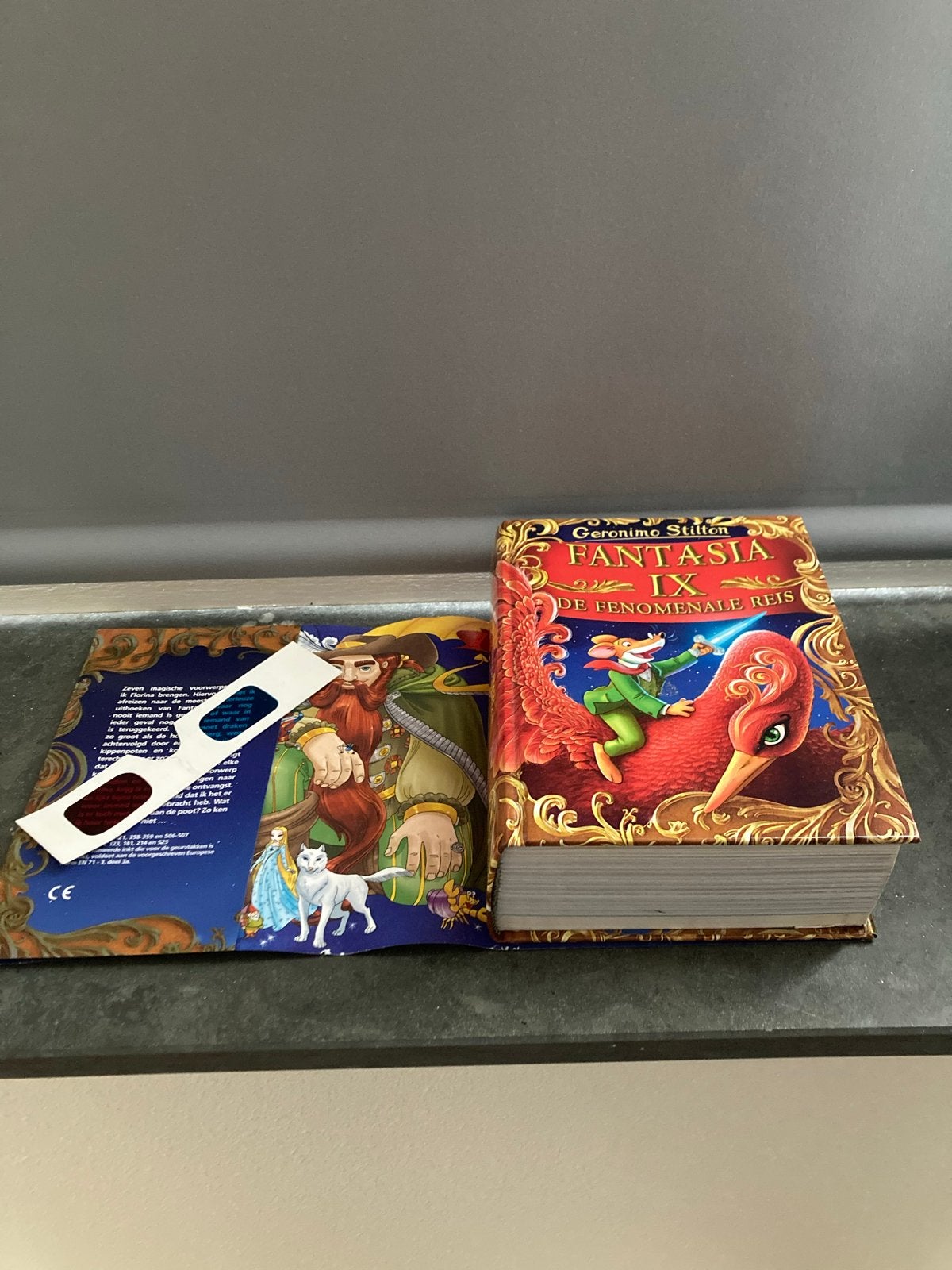 Geronimo Stilton Fantasia IX: De Fenomenale Reis + 3D bril, Boeken, Ophalen of Verzenden, Zo goed als nieuw, Fictie
