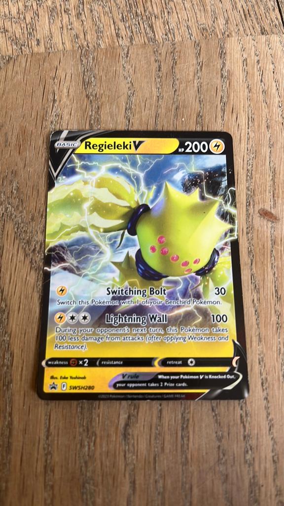 Regieleki V Pokémon Kaart SWSH280, Ophalen of Verzenden, Zo goed als nieuw, Losse kaart