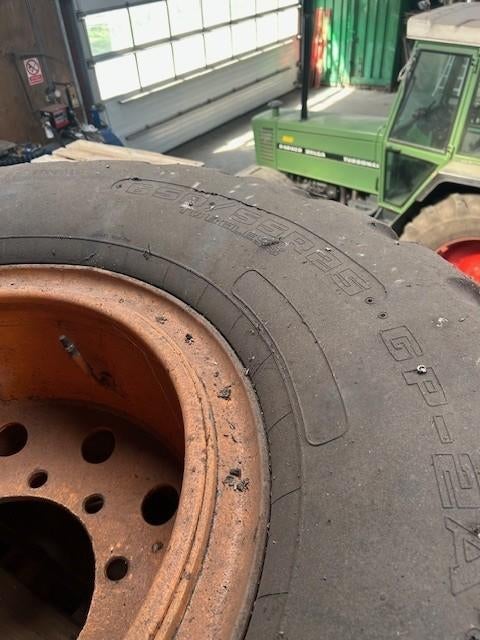 Good-Year 650/55R25 op 10 gaats velg, Ophalen