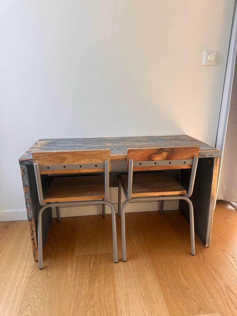 Kids tafel met twee stoeltjes, Ophalen, Zo goed als nieuw, Tafel(s) en Stoel(en)