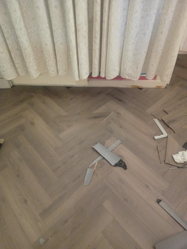 Laminaat leggen en schilderen en witten van muren plafond., 50 tot 150 cm, Ophalen of Verzenden, Zo goed als nieuw, 10 m² of meer