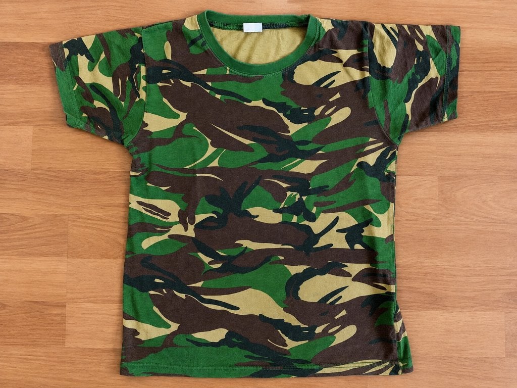 Camouflage / Leger T-shirt - Maat 140 - ZGAN, Ophalen of Verzenden, Zo goed als nieuw, Jongen, Shirt of Longsleeve