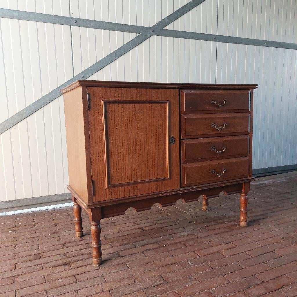 Kastje, tv meubel, bijzetkastje, Ophalen, Gebruikt, Met deur(en), Eikenhout