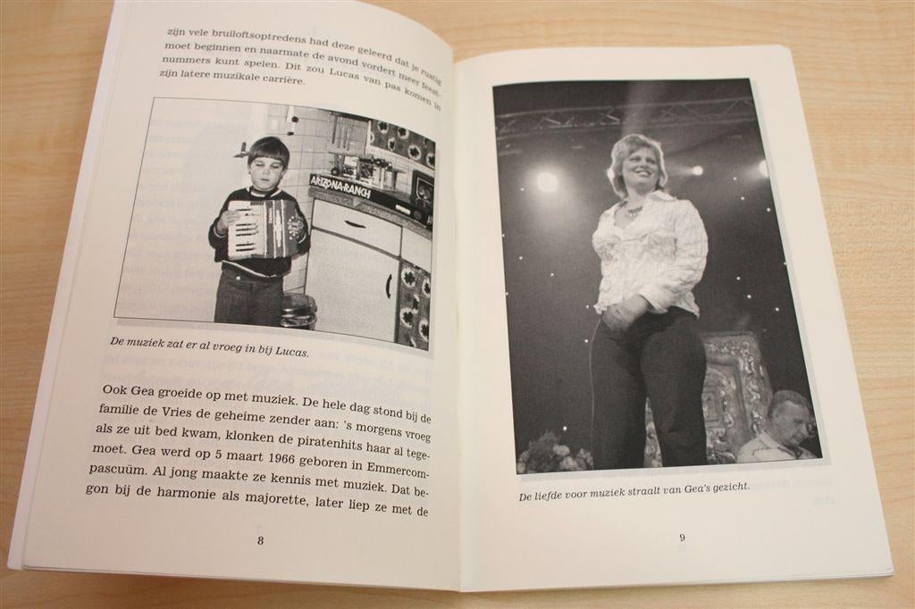 Lucas & Gea — Levenslied Duo — Zeldzaam Fanboek [2004], Ophalen of Verzenden, Gelezen