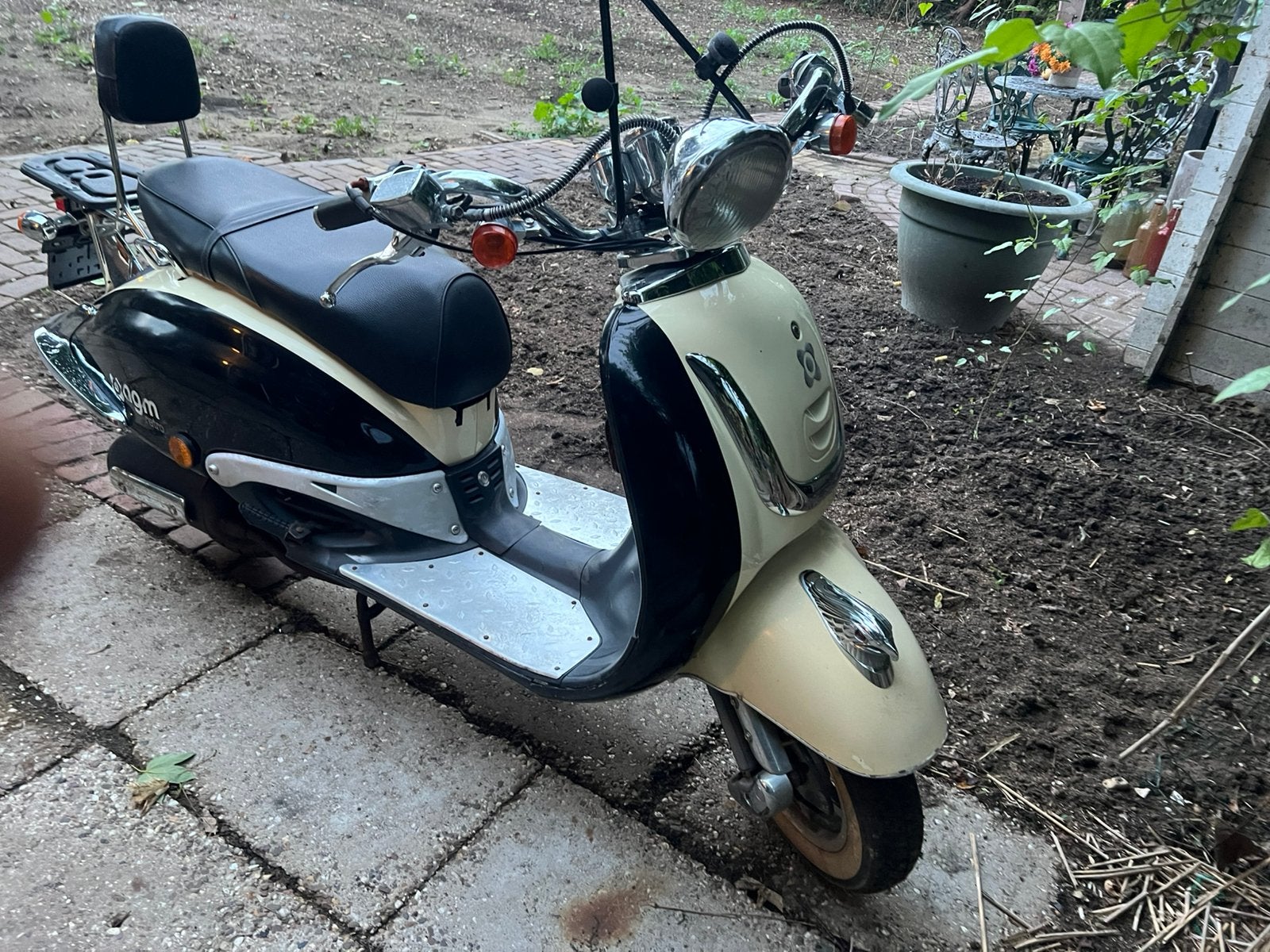 Agm retro scooter, Fietsen en Brommers, Ophalen of Verzenden, Zo goed als nieuw, Benzine, Overige merken