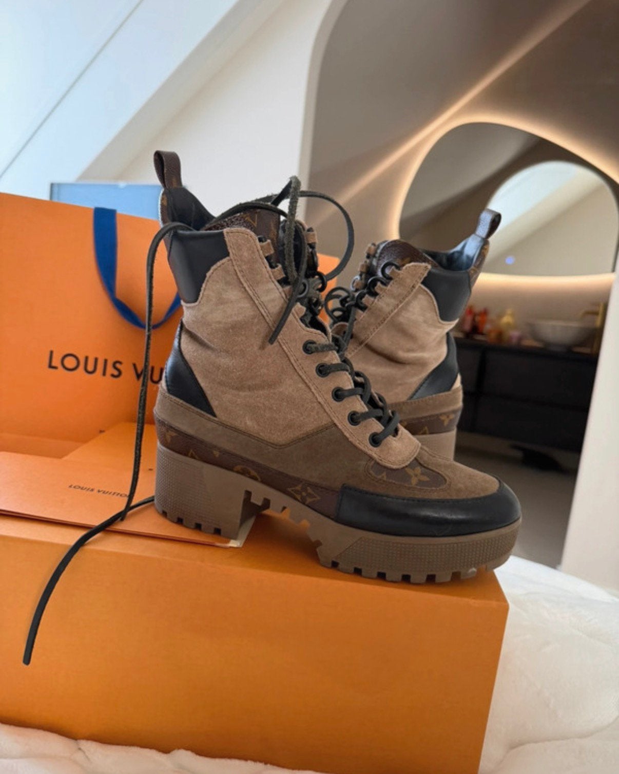 Louis vuitton Lauréate biker boot, Kleding | Dames, Ophalen of Verzenden, Zo goed als nieuw, Zwart