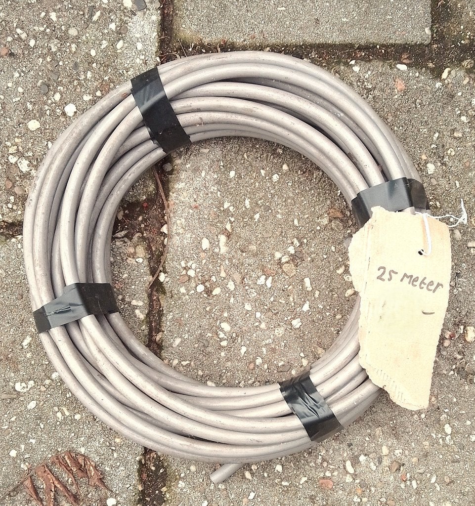 Kabel 4-aderig (aarde, bruin, blauw, zwart)  Rol 25 meter., Ophalen of Verzenden, Zo goed als nieuw, Kabel of Snoer
