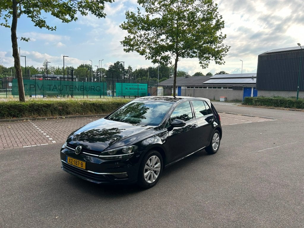 Volkswagen Golf 1.0 TSI 115pk 5D 2019 Zwart, Voorwielaandrijving, Stof, 1145 kg, 620 kg