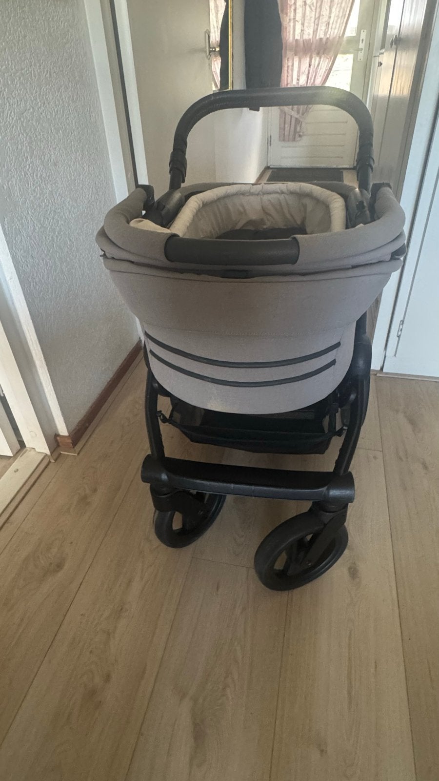 Mutsy Evo kinderwagen met reiswieg - Zo goed als nieuw, Kinderen en Baby's, Ophalen of Verzenden, Zo goed als nieuw, Combiwagen