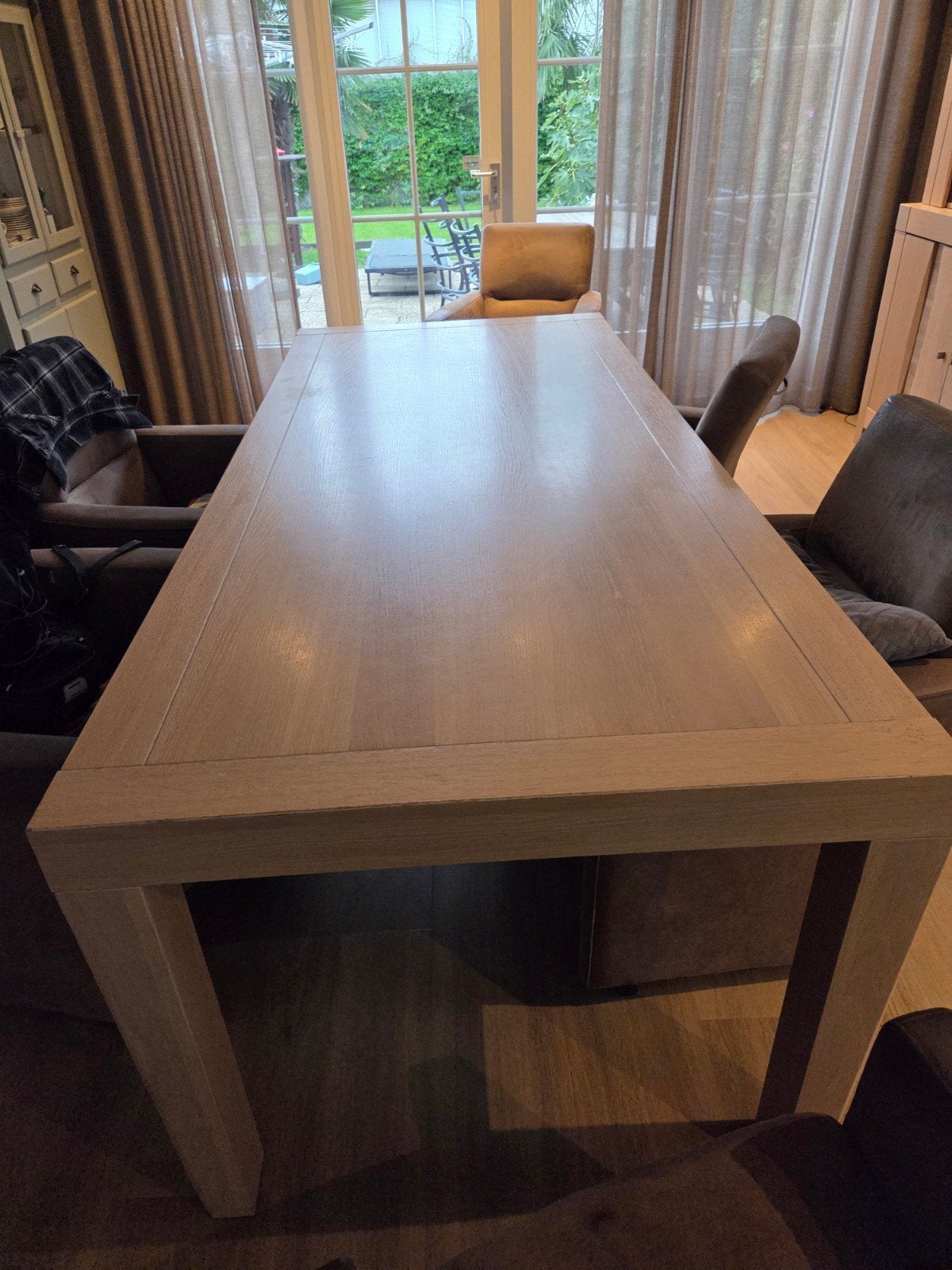 Eikenhouten eettafel, dressoir en vitrinekast, Ophalen, Eikenhout, 200 cm of meer, Met lade(s)