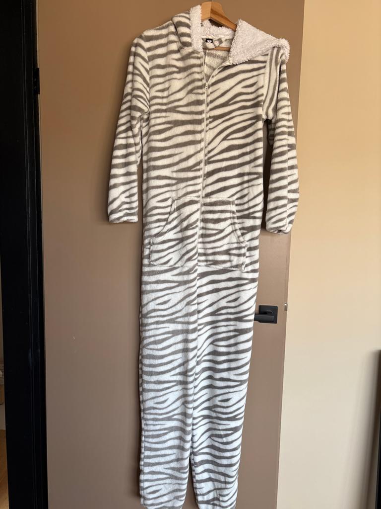 Onesie tijgerprint maat S - Comfortabel en stijlvol, Kleding | Dames, Huispakken, Verzenden, Zo goed als nieuw, Maat 36 (S), Overige kleuren