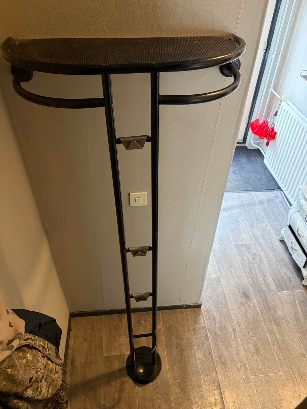 Zwarte metalen kapstok met hoedenplank gratis kledinghangers, Ophalen, Zo goed als nieuw, Metaal, Staande kapstok