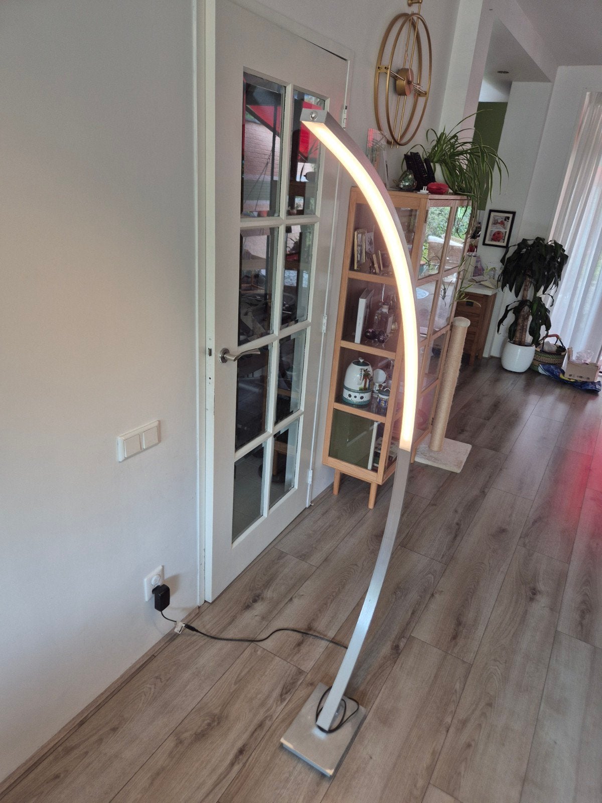 Moderne LED Vloerlamp - Gebogen Design, Ophalen, Gebruikt, Overige fittingen, Metaal