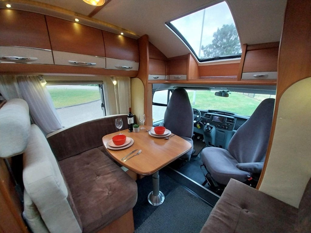 Nette Hobby 650 ESC LE, met extra lage bedden en trekhaak !!, Caravans en Kamperen, Niet ingevuld, Airbags, Hobby, Ford