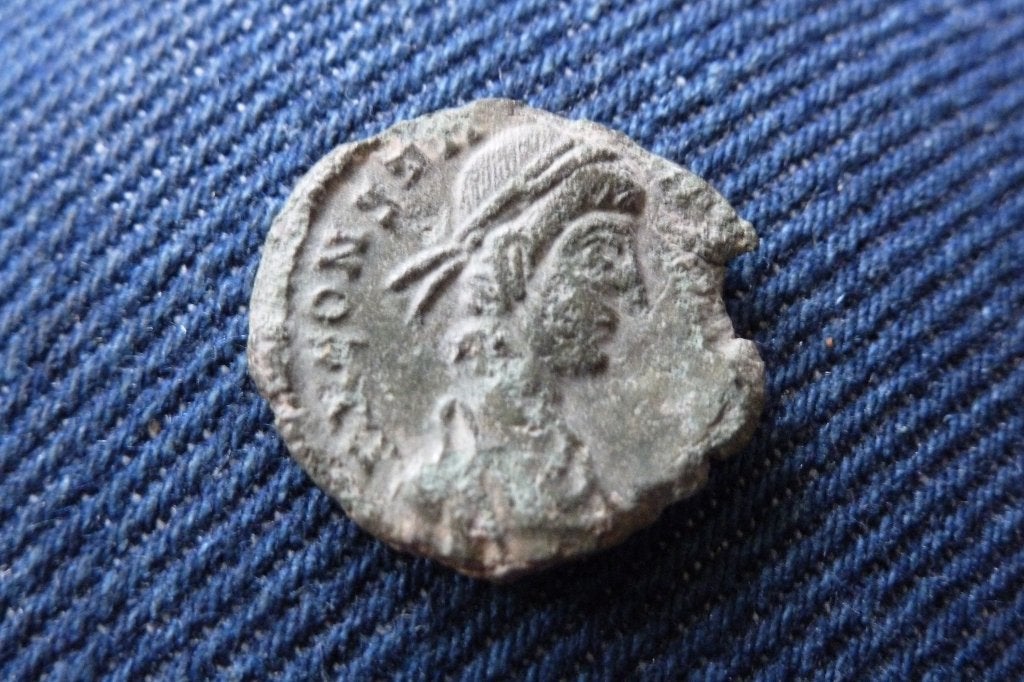 Romeins - oude follis Constantijn Gloria Exercitus 335-340, Ophalen of Verzenden, Italië, Losse munt