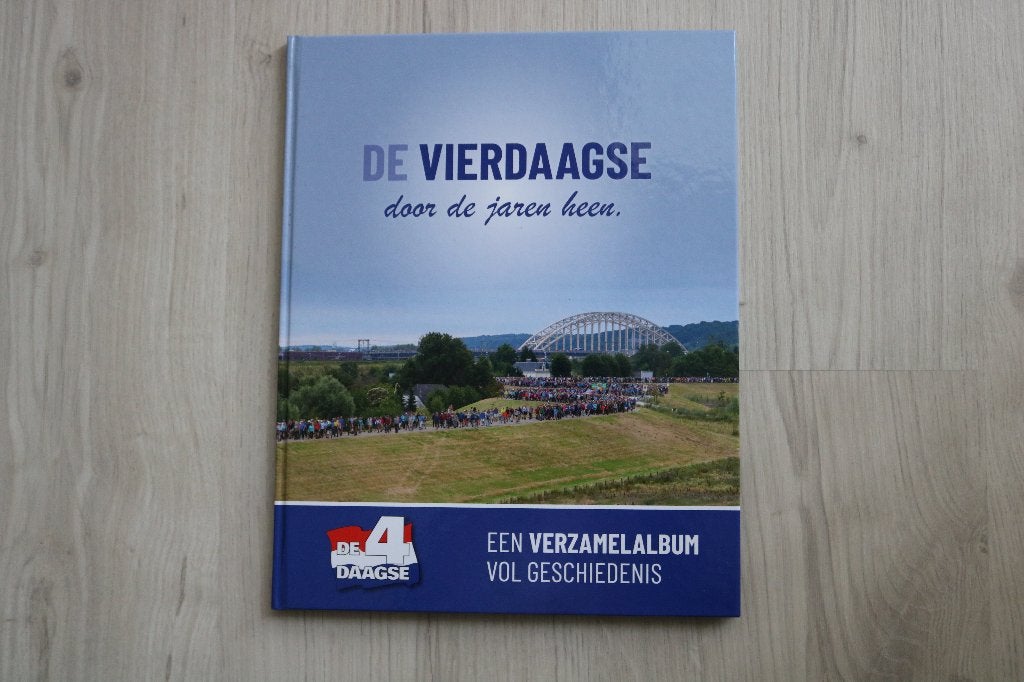 De Vierdaagse door de jaren heen' – Een verzamelalbum, Lopen en Fietsen, Ophalen of Verzenden, De 4Daagse, Zo goed als nieuw