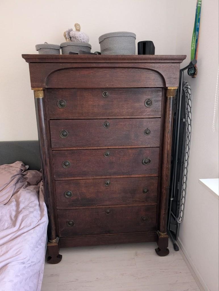 Antieke 18e-eeuwse commode  Massief eikenhout, Antiek en Kunst, Antiek | Meubels | Kasten, Ophalen