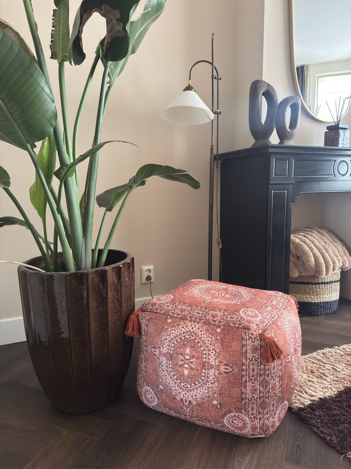 Bohemian poef met kwastjes - Oranje/Rood, Ophalen, Minder dan 50 cm, Vierkant, Zo goed als nieuw