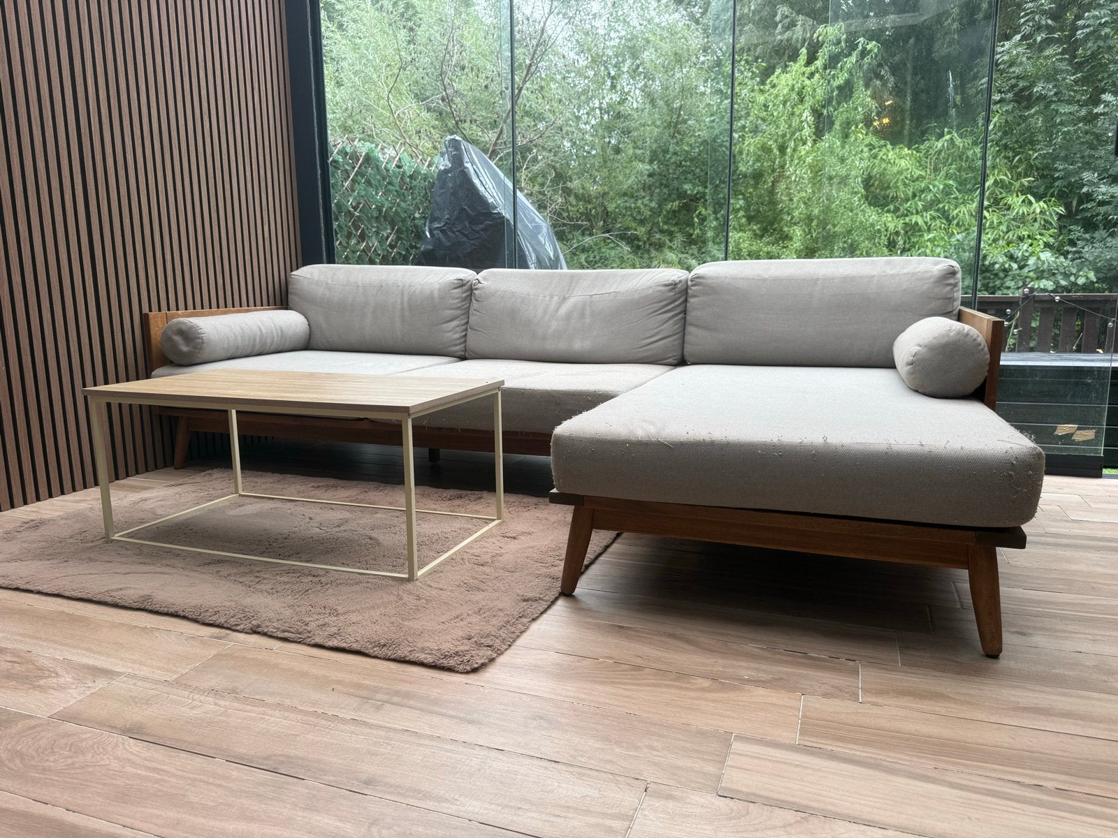 Comfortabele hoekbank met houten frame, Huis en Inrichting, Banken | Complete zithoeken, Ophalen, Gebruikt, Hout