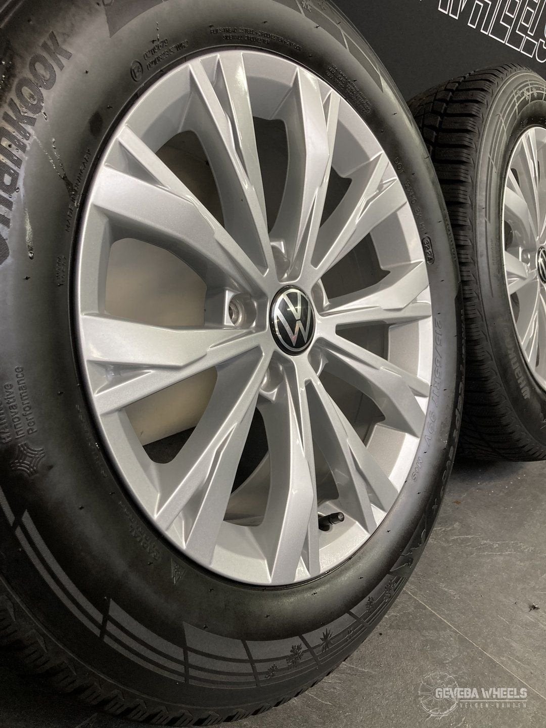 17” originele Volkswagen Tiguan 5NA velgen + winterbanden, Auto-onderdelen, Banden en Velgen, -, -, Banden en Velgen, 17 inch