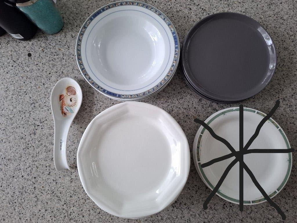 ONTBIJTBORDJES, SOEPBORDEN EN LEPELHOUDER,, Ophalen of Verzenden, Gebruikt, Overige stijlen, Bord(en)