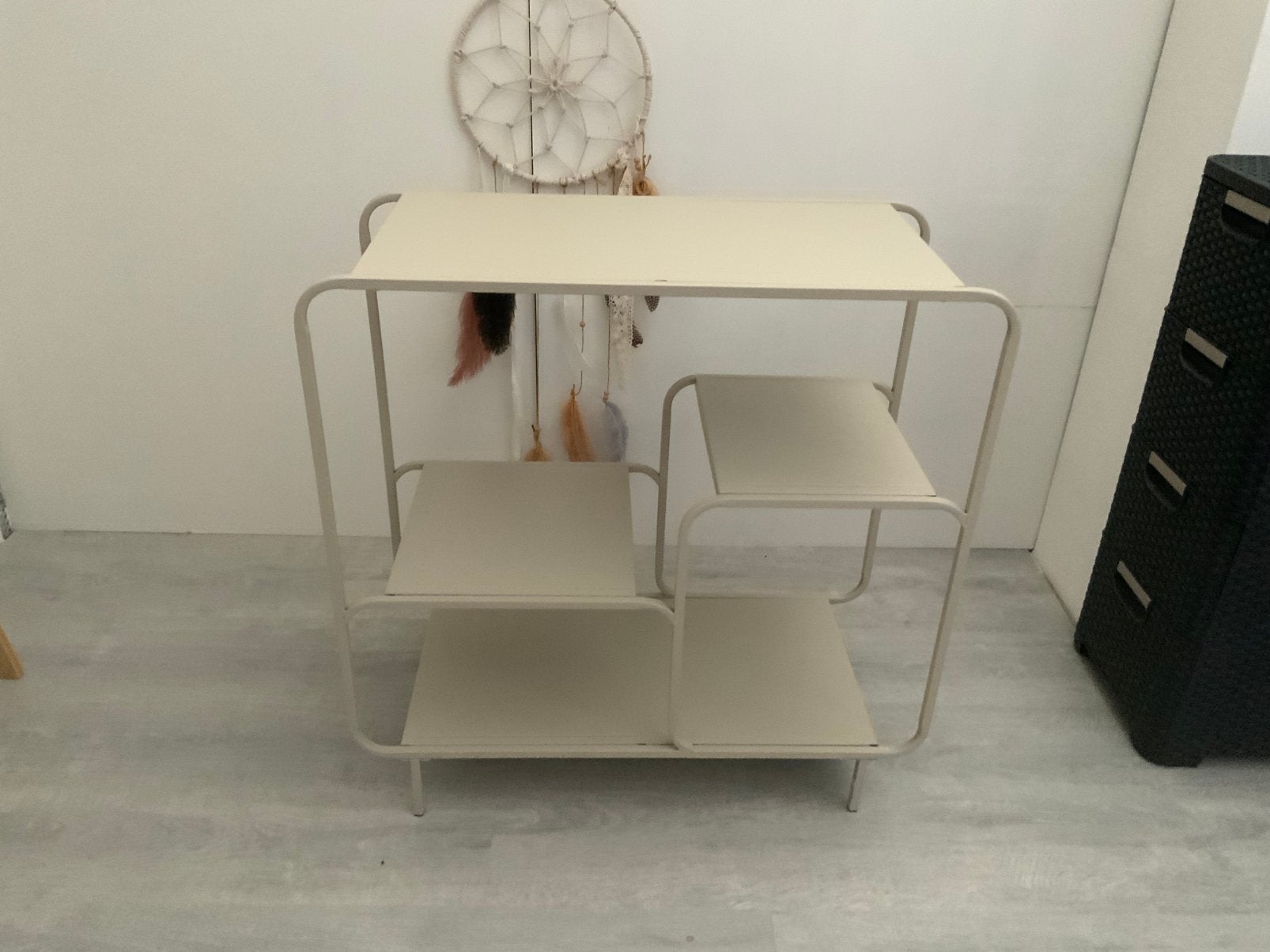 Beige sidetable metaal, Ophalen, Zo goed als nieuw, Metaal, 25 tot 50 cm