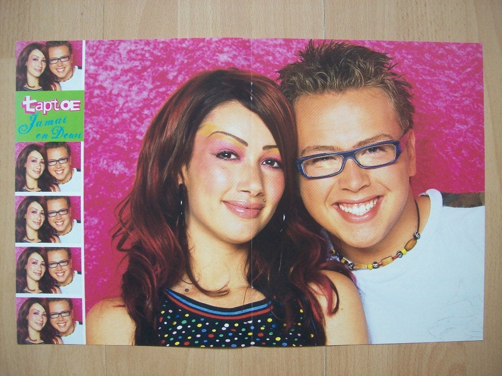 Poster van Jamai en Dewi uit Taptoe, Verzamelen, Ophalen of Verzenden, Nieuw, A1 t/m A3, Muziek