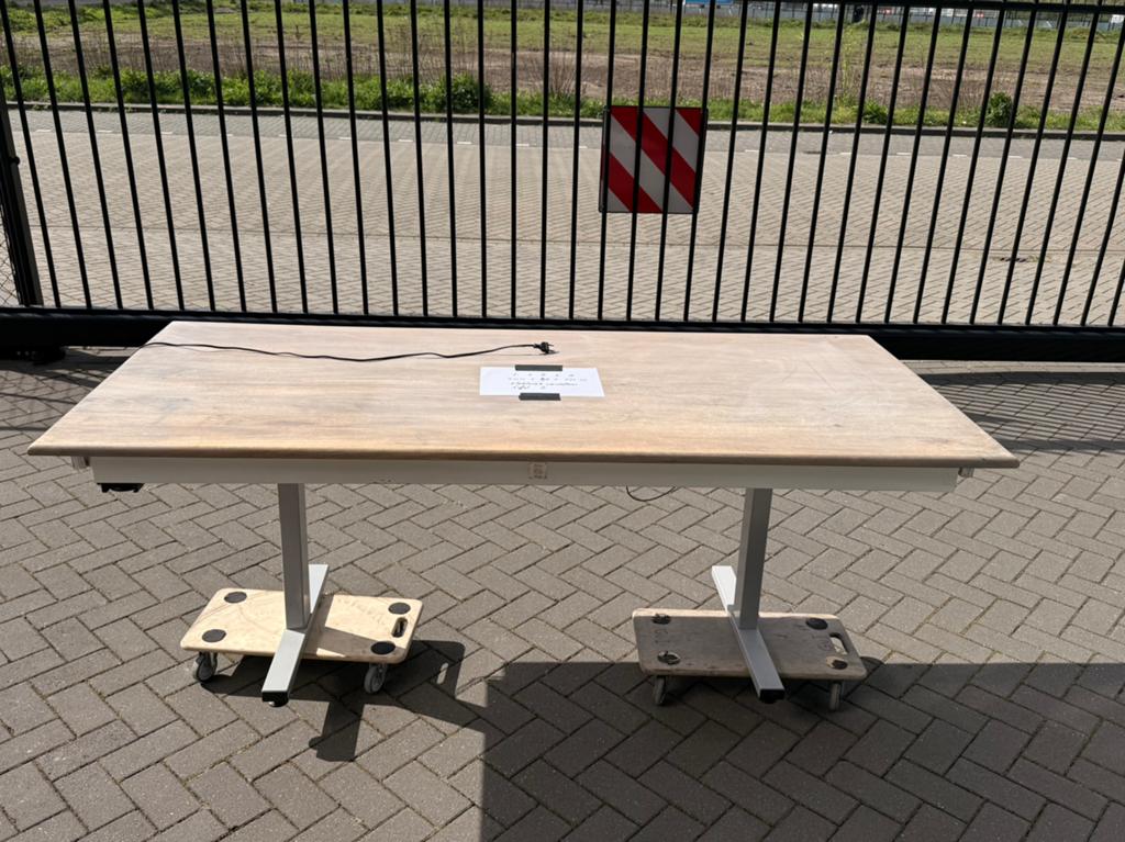 Riviera Maison bureautafel elektrisch verstelbaar, Huis en Inrichting, Ophalen, Gebruikt, Hout, Overige merken