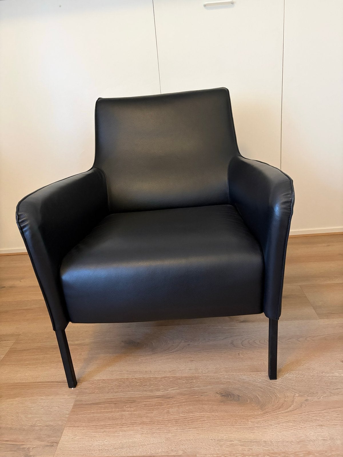 Zwarte lederen Linteloo Giulia fauteuil, zo goed als nieuw, Ophalen, Zo goed als nieuw, 50 tot 75 cm, Leer