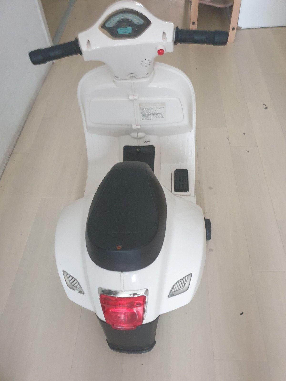 Elektrische Vespa voor kinderen, Ophalen, Zo goed als nieuw