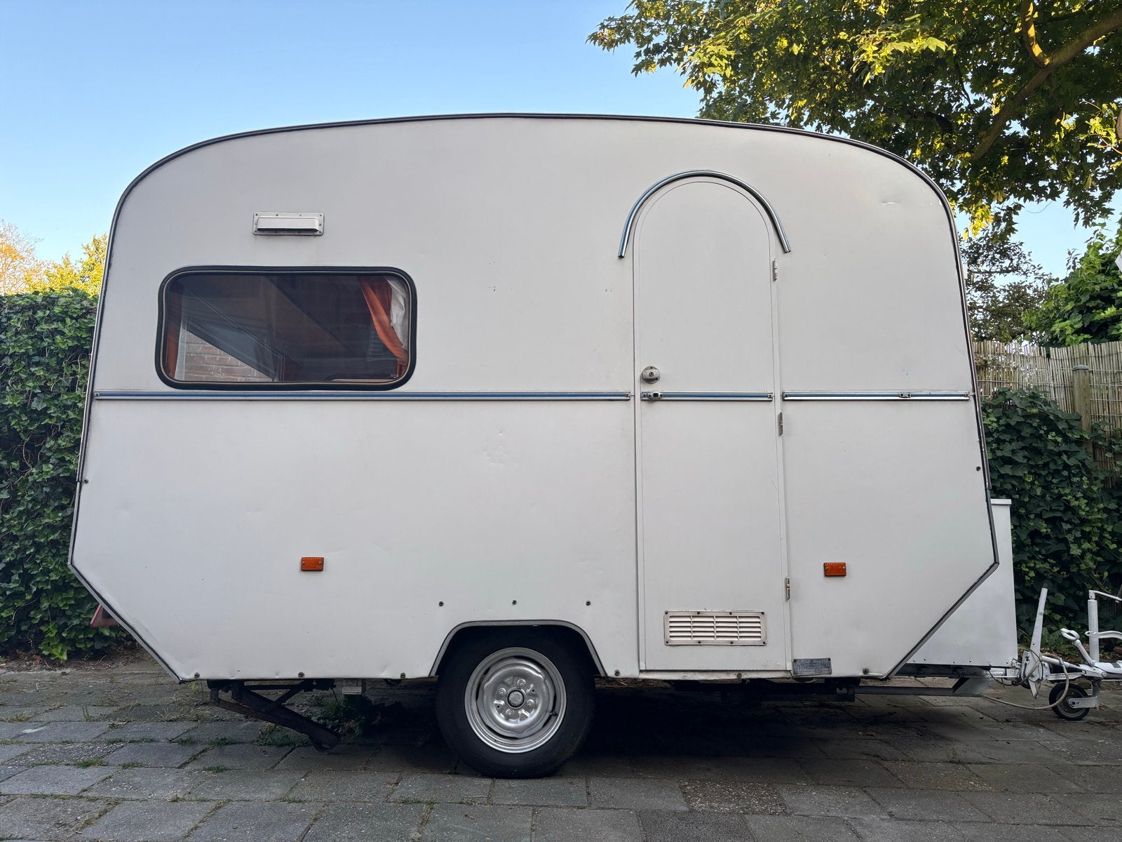 Knaus Eifelland 310 Oldtimer Caravan uit 1974 met voortent, Dwarsbed, Treinzit, Openslaande ramen, Knaus